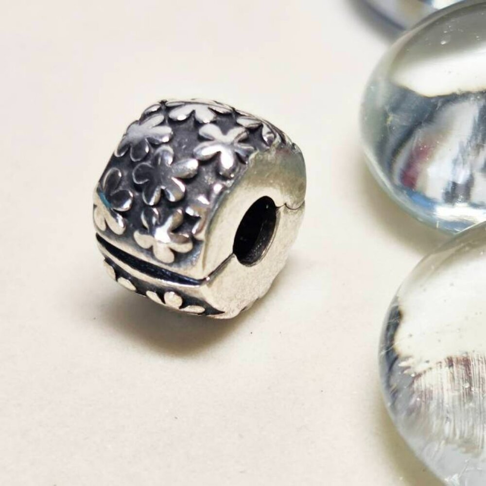 Authentic Pandora Daisy Flower Clip Sterling Silver Moments Clip Retired Cottage